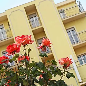 2* Hotel Aurora